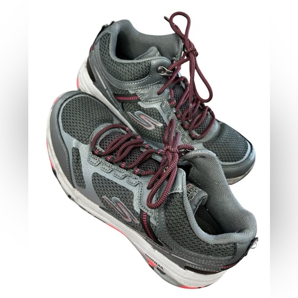 SOLD ❤️ Go Trail Water Repellent Gray and Red Trail Hiking Sneakers, Mens 7.5 - Picture 8 of 10